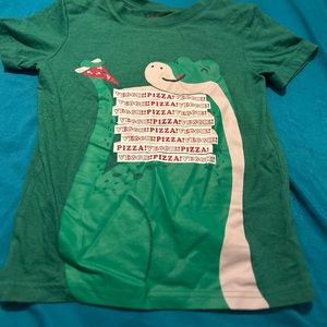 I’m selling a short sleeve shirt